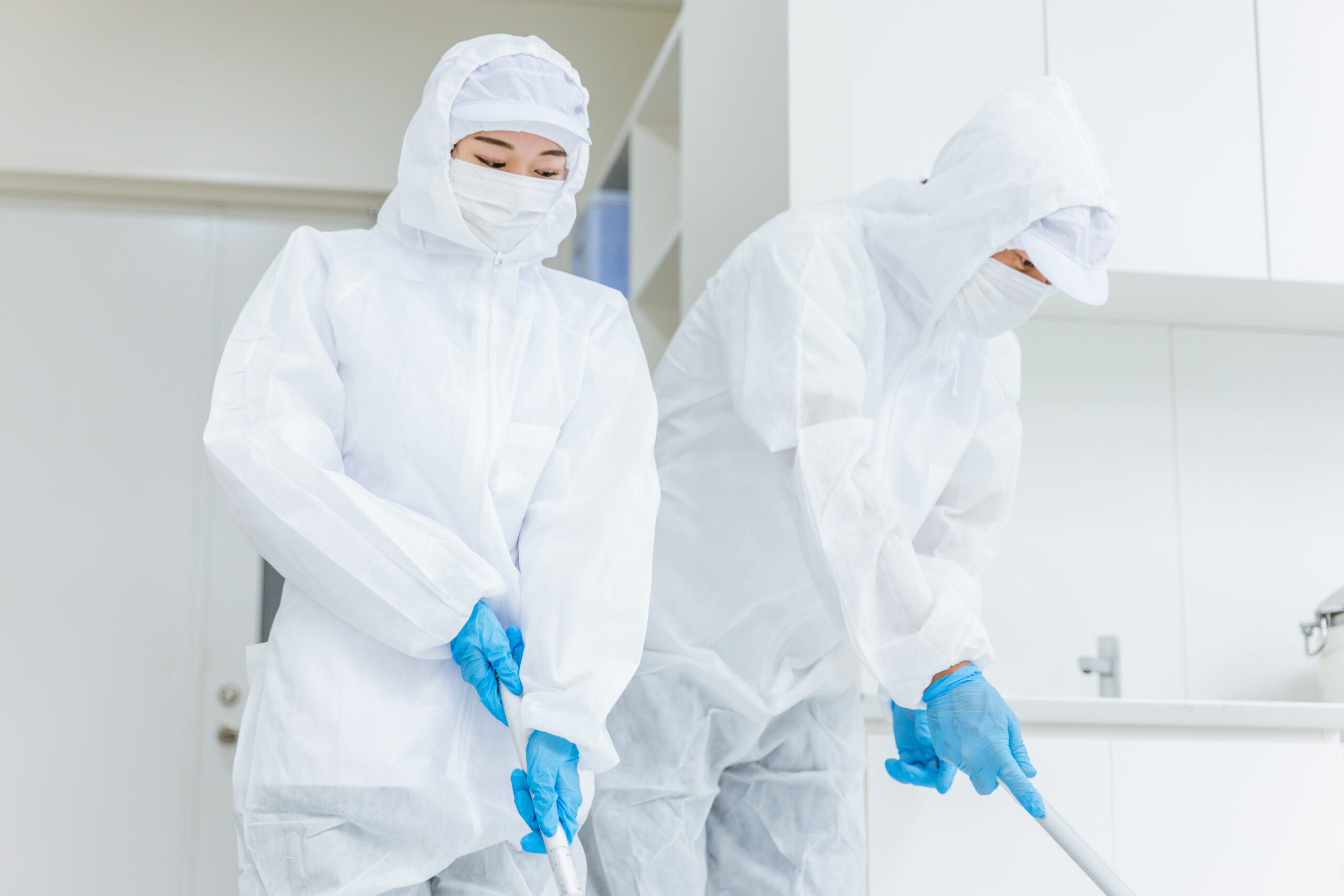 Laboratory and Clinic Cleaning Services Décontamination et Nettoyage